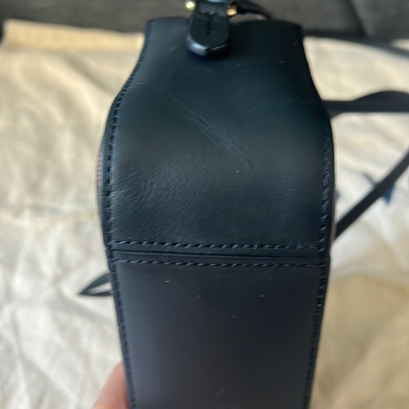 Louis Vuitton Limited Edition cross body bag - Picture 16 of 17